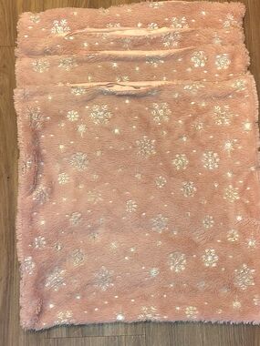 Pink Faux Fur Snowflake Throw Blanket